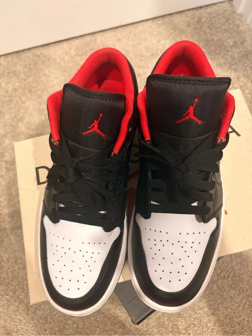 Men’s sz 10 Jordan 1s